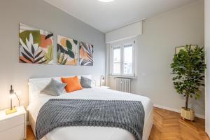 Navigli bilocale moderno con balcone sul giardino