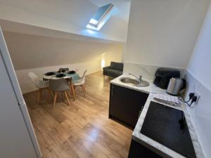 Tuebrook House 7 Bed with En-suite Sleeps 13