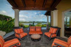 Villa Angel 4 bdr Ocean View pool in Los Suenos