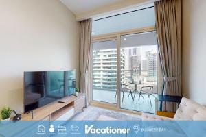 Vacationer Holiday Homes I Cosy 1 Bedroom l Private Balcony with City Views l Business Bay