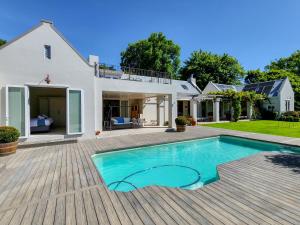 Constantia 5BR - Garden, Pool & Playground