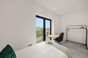 Spacious 3bd l Family Home