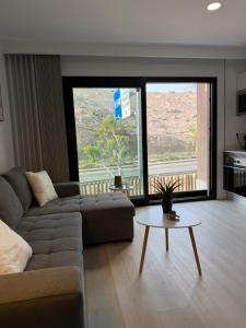 Sunset Bronze- Calidez, estilo y mar en Arguineguín