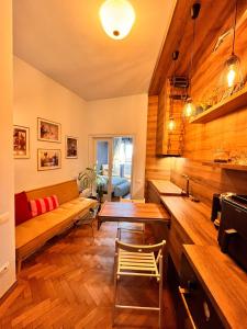 Balcony View Downtown Studio