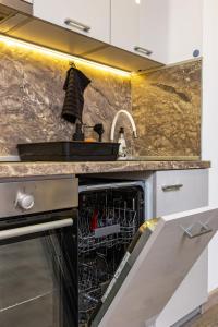 Top-Floor Flat with Balcony by Flat Manаger