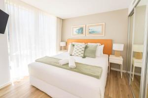 Residence Surfers Ocean and Pool Views