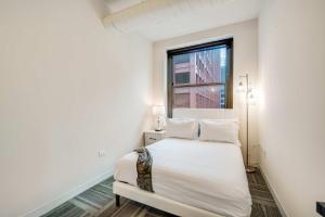 Downtown Chicago Stay with Free In & Out Parking 3