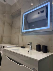 Elia Apartment 3 Boulevard