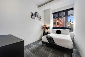 Downtown Chicago Stay with Free In & Out Parking 5