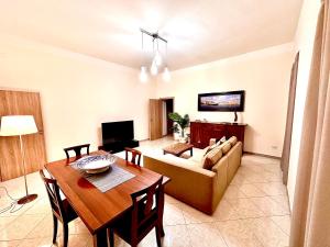 Vacanze Napoli Centrale - Appartamento di lusso 130 mq vicino alla Stazione Centrale e al Centro Storico -Luxury 130 sqm apartment near Central Station and Old Town