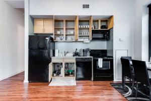 Downtown Chicago Stay with Free In & Out Parking 4