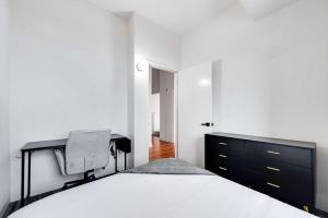 Downtown Chicago Stay with Free In & Out Parking 4