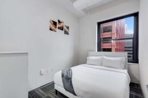 Downtown Chicago Stay with Free In & Out Parking 4