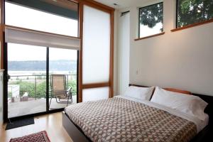 Bridge View Loft 30 Day