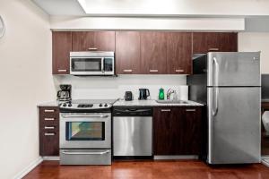 1 Bedroom Magnificent High Floor View