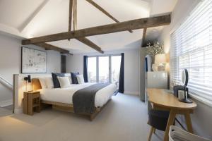 Contemporary 2 Bed Home in Lansdown