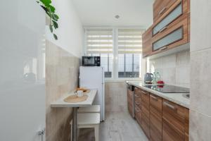 Park Żeromskiego Comfort Apartment by BookingHost