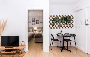 1 Bed Apartment in Aylesbury, by ARP HOMES, Town Centre, Perfect Location for Business & Long Stays