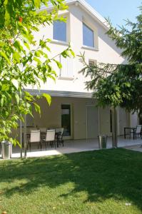 Apartment with Garden View