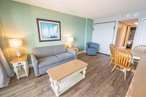 1BR Compass Cove Oceanfront, Heated Pools, Updated