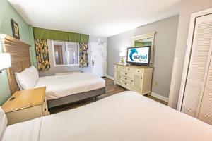 1BR Compass Cove Oceanfront, Heated Pools, Updated