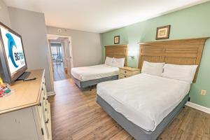 1BR Compass Cove Oceanfront, Heated Pools, Updated