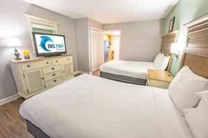 1BR Compass Cove Oceanfront, Heated Pools, Updated