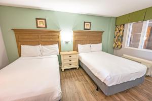 1BR Compass Cove Oceanfront, Heated Pools, Updated