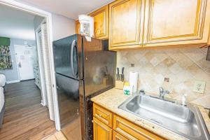 1BR Compass Cove Oceanfront, Heated Pools, Updated