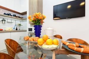 NEON central large boutique penthouse, balcony PARKING close to Danube