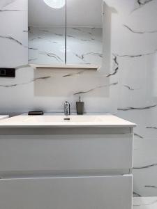 Tamiy Airport apartment- Pivate Parking,Kingsize B