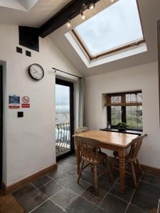 Bradshaw Cosy 2BR Retreat - Free Parking!