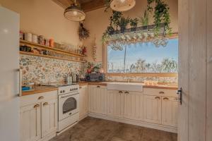 Vila Trate with Shared Pool and Garden