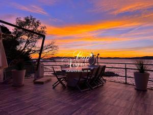 Villa pieds dans leau pour 10 personnes avec port privé et rooftop à Cavalière