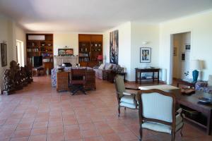 Sentinel Villa, Portocheli