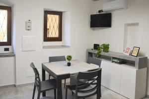 2 min dal Lago di Lugano - 3 bagni, 2 camere, Wi-fi & aria condizionata