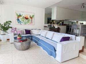 Luxury Beachfront Condo Pool Concierge