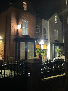 Hendham House - Near Etihad Stadium, CoOp Live Arena, AO Arena, Piccadilly Train Station & Manchester City Centre