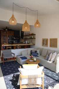 Oceanview oneBR Condo with Pool Beach Access