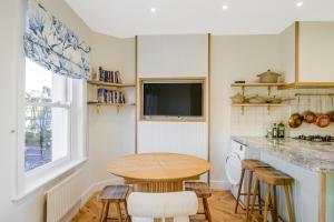 Ivy Little Venice II Pro-Managed