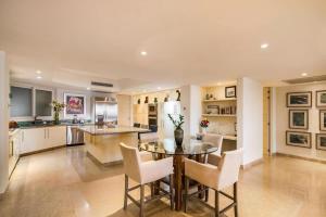 Luxury Oceanfront Condo Infinity Pool