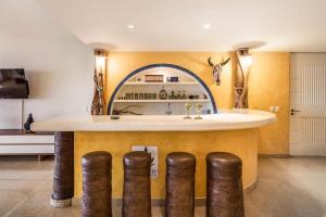 Luxury Oceanfront Condo Infinity Pool