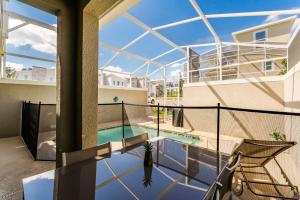 Awesome 5 br townhome with pool by Disney