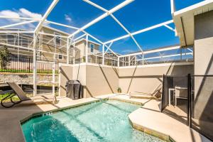 Awesome 5 br townhome with pool by Disney