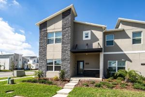 Awesome 5 br townhome with pool by Disney