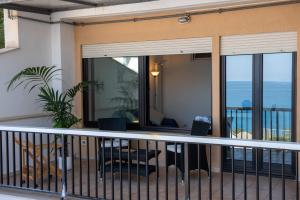 CasaMare Addaura - Your Romantic Seafront Hideaway