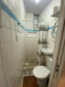 Quarto com cozinha e banheiro privado 130m da praia 5