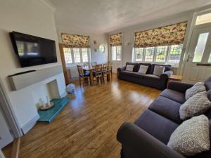 The Tea House - A Stones Throw from Beach