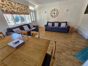 The Tea House - A Stones Throw from Beach