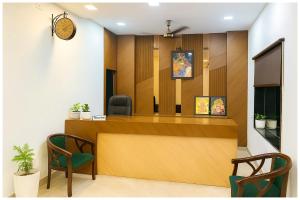 Masani Road SRS Palace Residency Near Shri Siddhivinayak Ganesh Temple # Daneshwar Mahadev Temple - Free Public Parking - Room Service ree Wifi # Free Wifi - Fully Air conditioning Room - Best Budget Hotel In Mathura